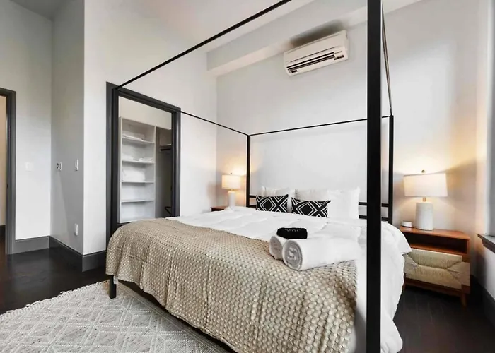 Stylish Downtown 2br Ste Pittsburgh