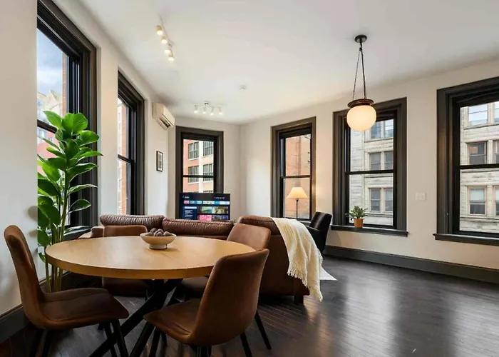 Stylish Downtown 2br Ste